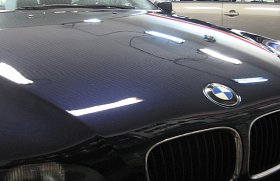 Usunięcie i naprawa wgniecenia BEZ lakierowania maski w BMW 5 (E39)