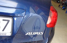 Usunięcie wgniecenia klapy bagażnika Toyota Auris