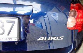 Naprawa wgniecenia tylnej klapy Toyota Auris bez konieczności lakierowania elementu