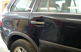 Naprawa wgnicenia drzwi tylnych - Volvo XC90